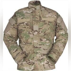 New w. tags US Government Issue Light Combat Coat. Size Medium Regular. Camo